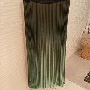 Pleated skirt